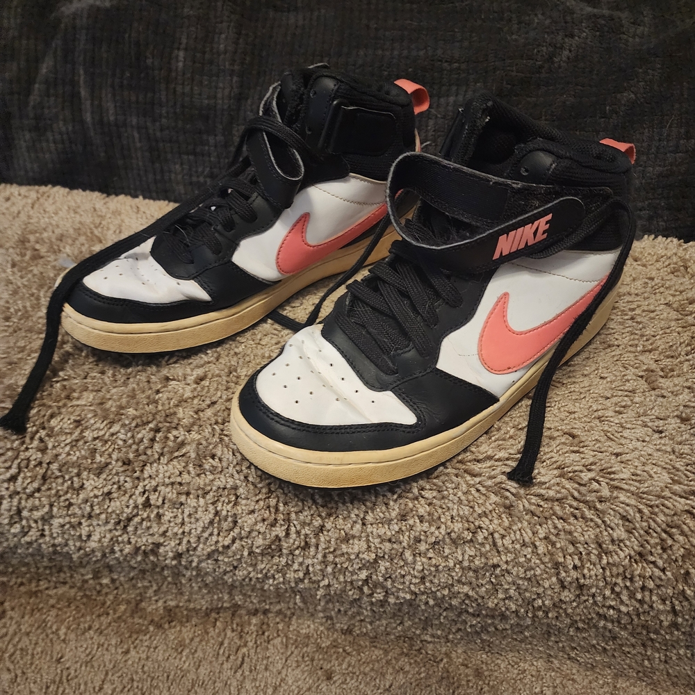 Nike Women's Black and Pink High-Top Sneakers